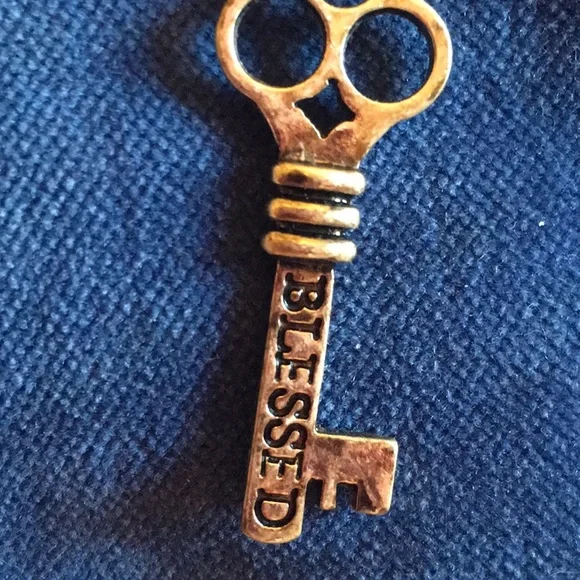 Gold Tone Key Necklace - Picture 4 of 4